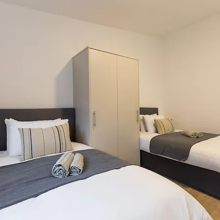 דירה Contractor's Kildare 4 Double Bedrooms *