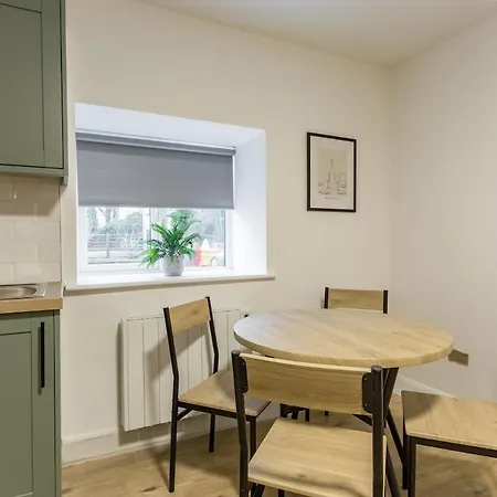 Contractor's Kildare 4 Double Bedrooms