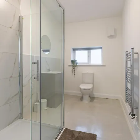Contractor's Kildare 4 Double Bedrooms * Bodenstown